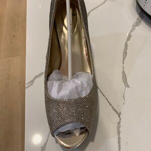 Brand New! Sparkly Bandolino Pumps